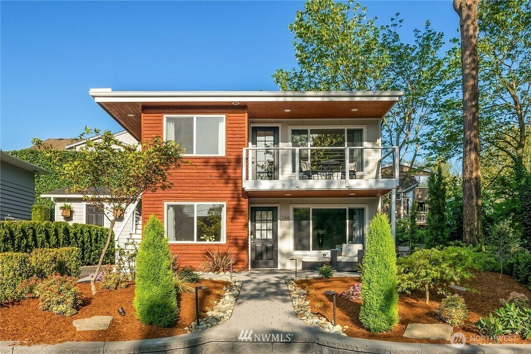 Property Photo: 744 -746 3rd Street S WA 98033