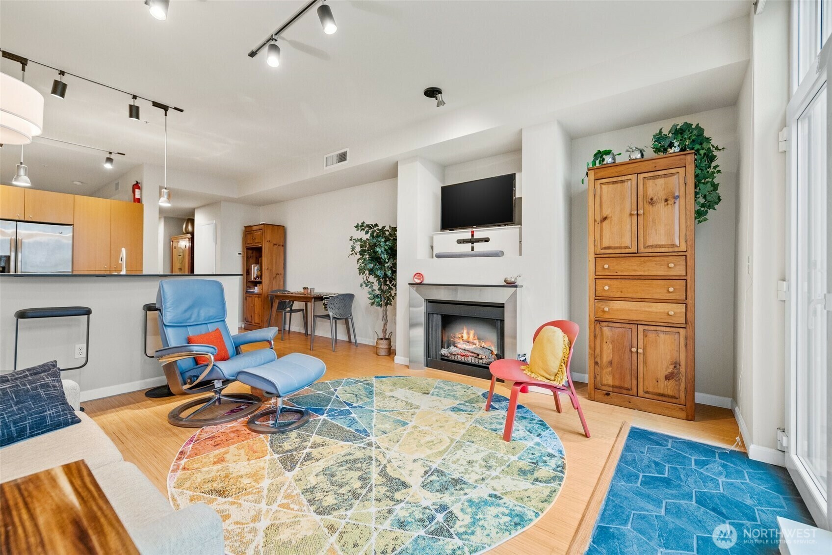Property Photo: 17 W Mercer Street 206 WA 98119