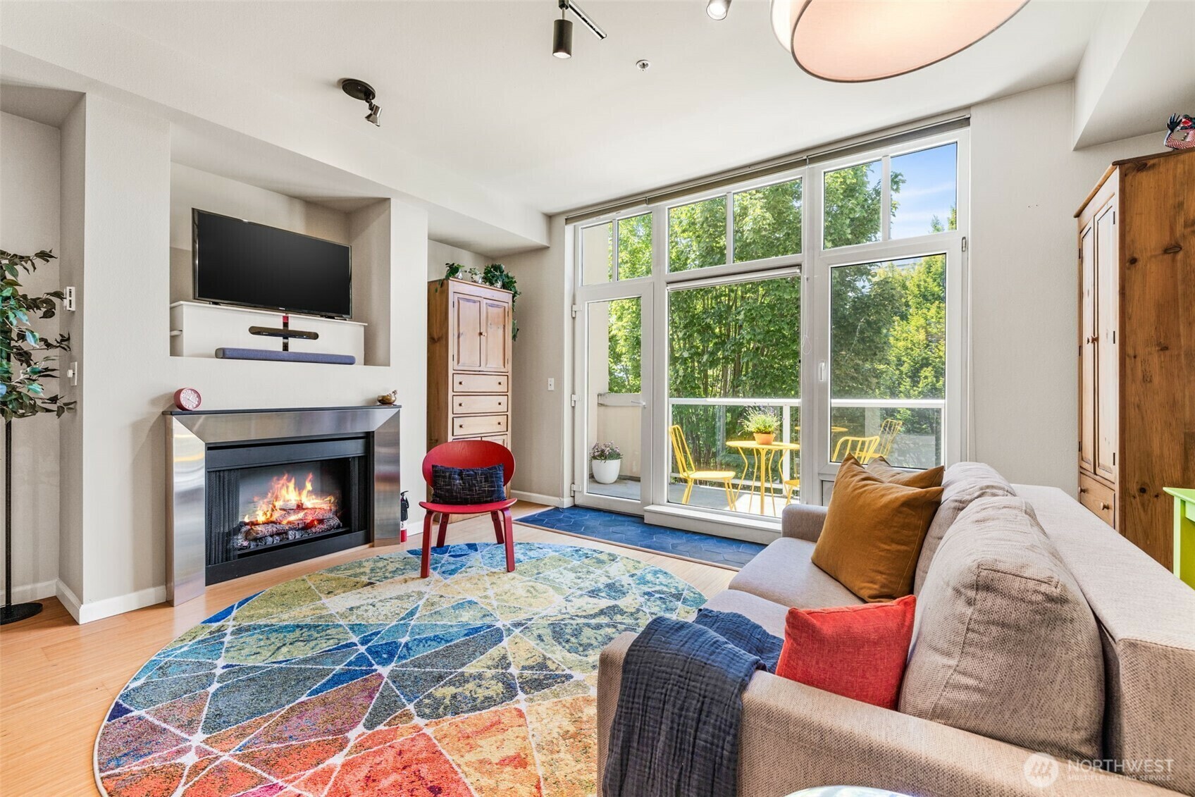 Property Photo:  17 W Mercer Street 206  WA 98119 