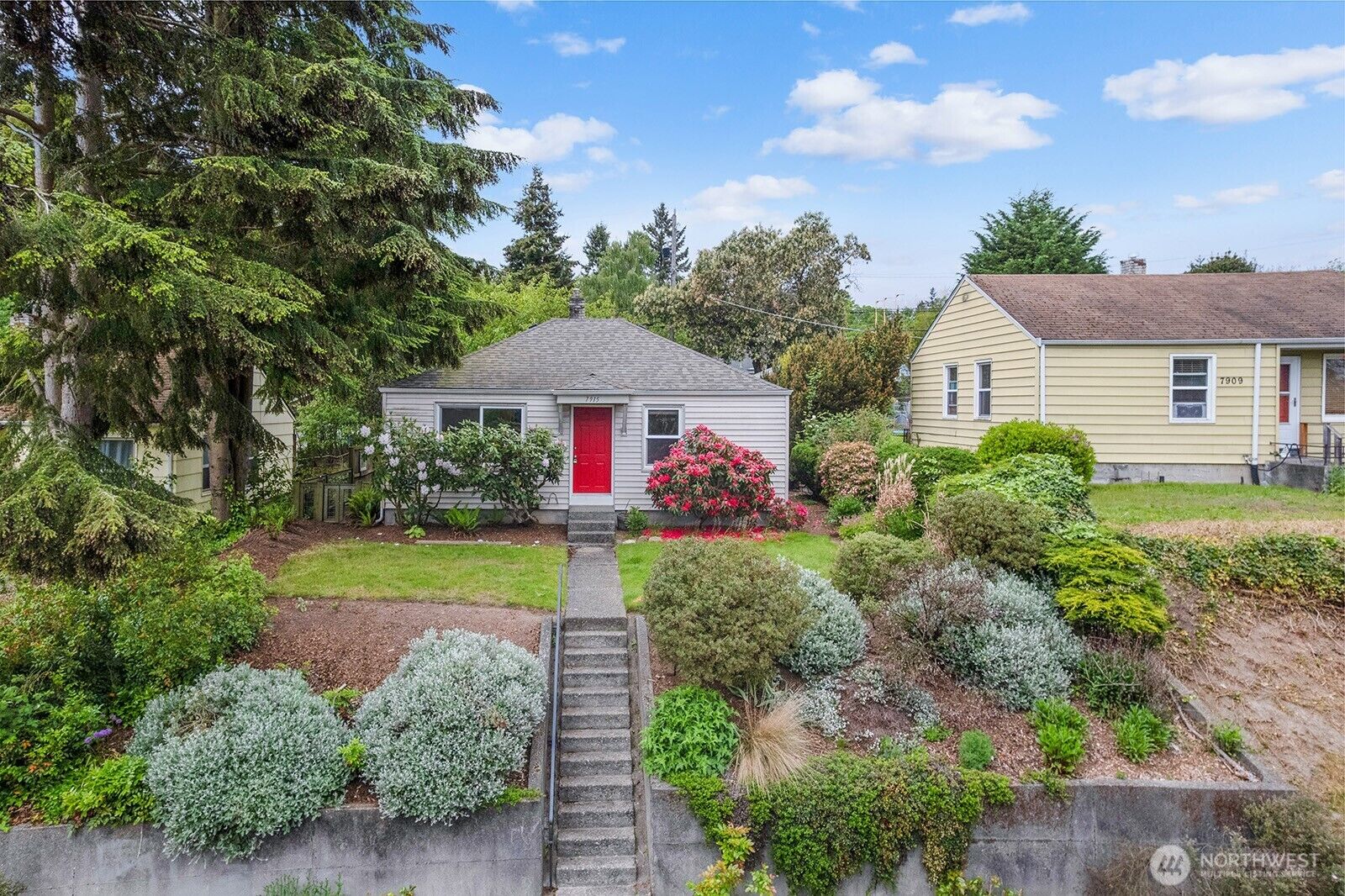 Property Photo:  7915  27th Avenue SW  WA 98126 