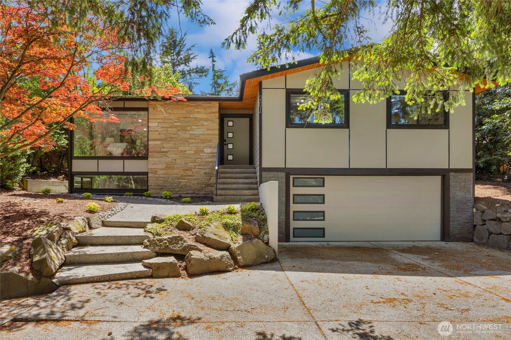 Property Photo: 201 NE 139th Street WA 98125