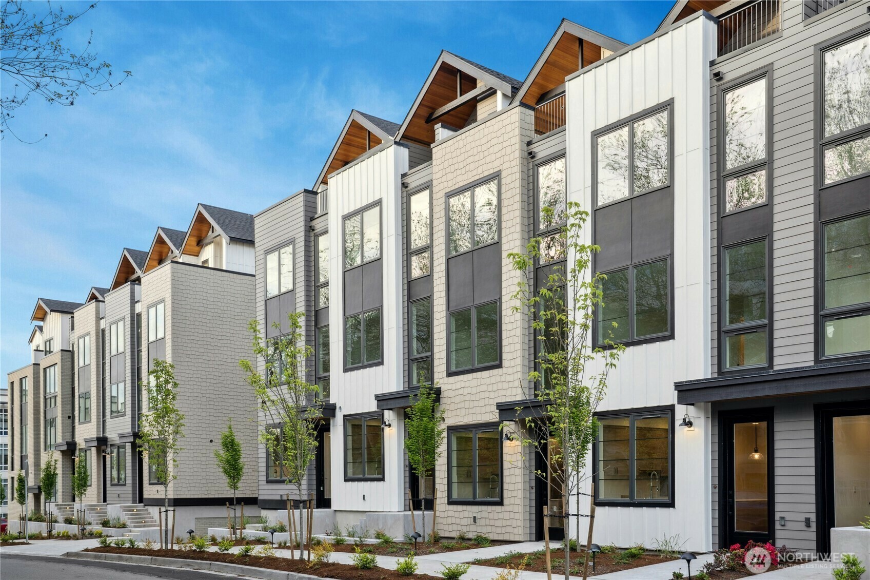 Property Photo: 118 E 2nd Avenue S WA 98033