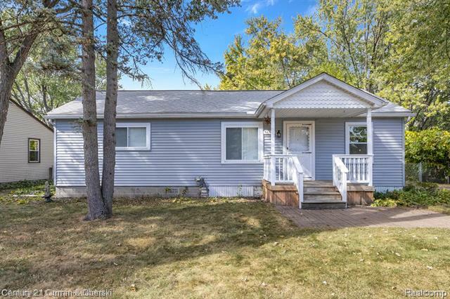 Property Photo: 33720 Harlowshire Street MI 48335
