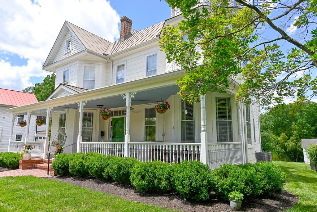 Property Photo: 908 High Street VA 23901