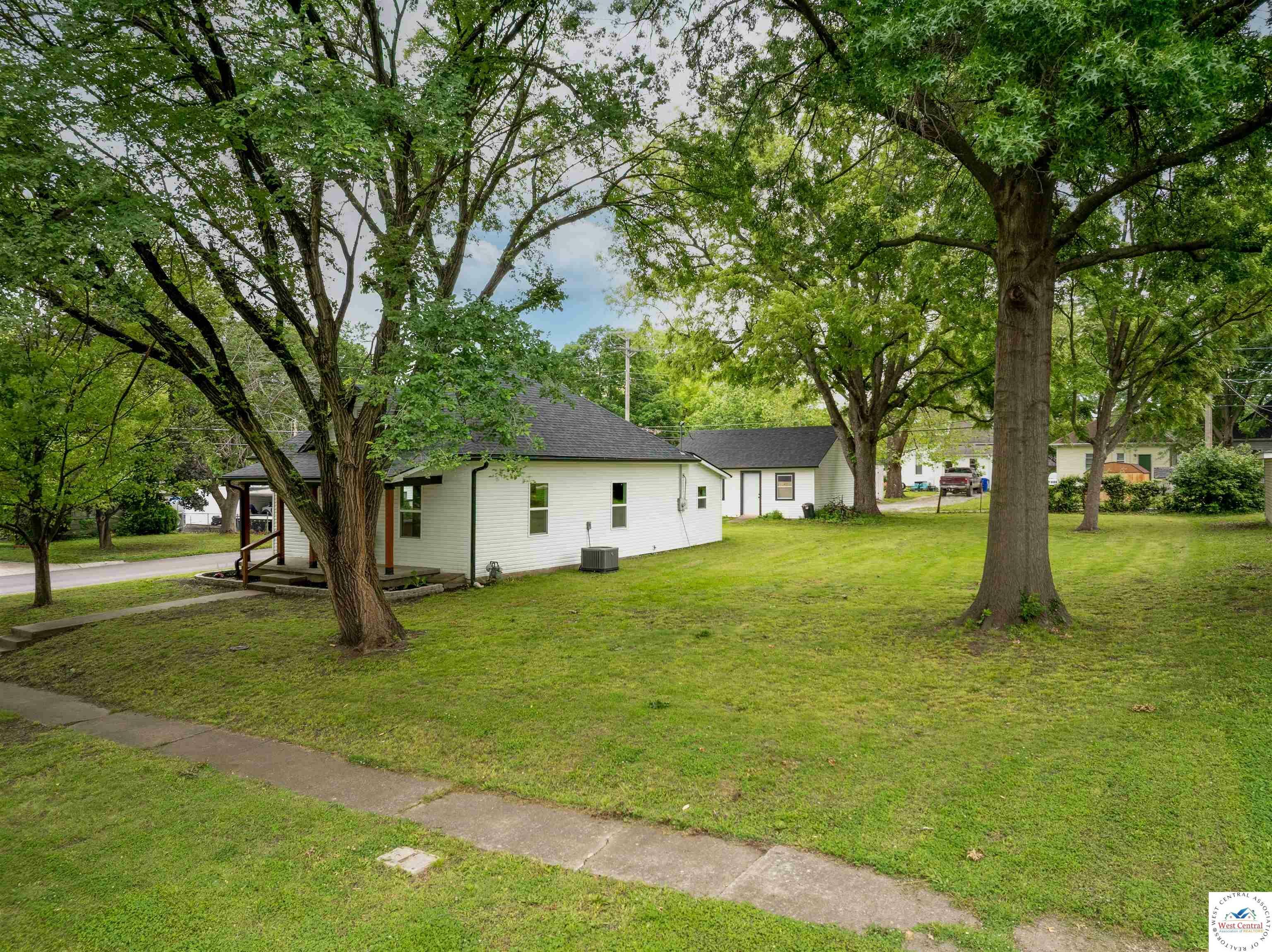 Property Photo: 1401 S Park MO 65301