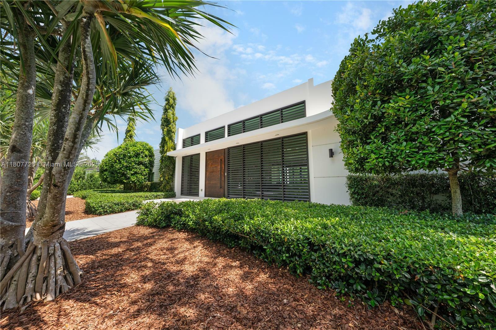 Property Photo:  9450 SW 98th St  FL 33176 