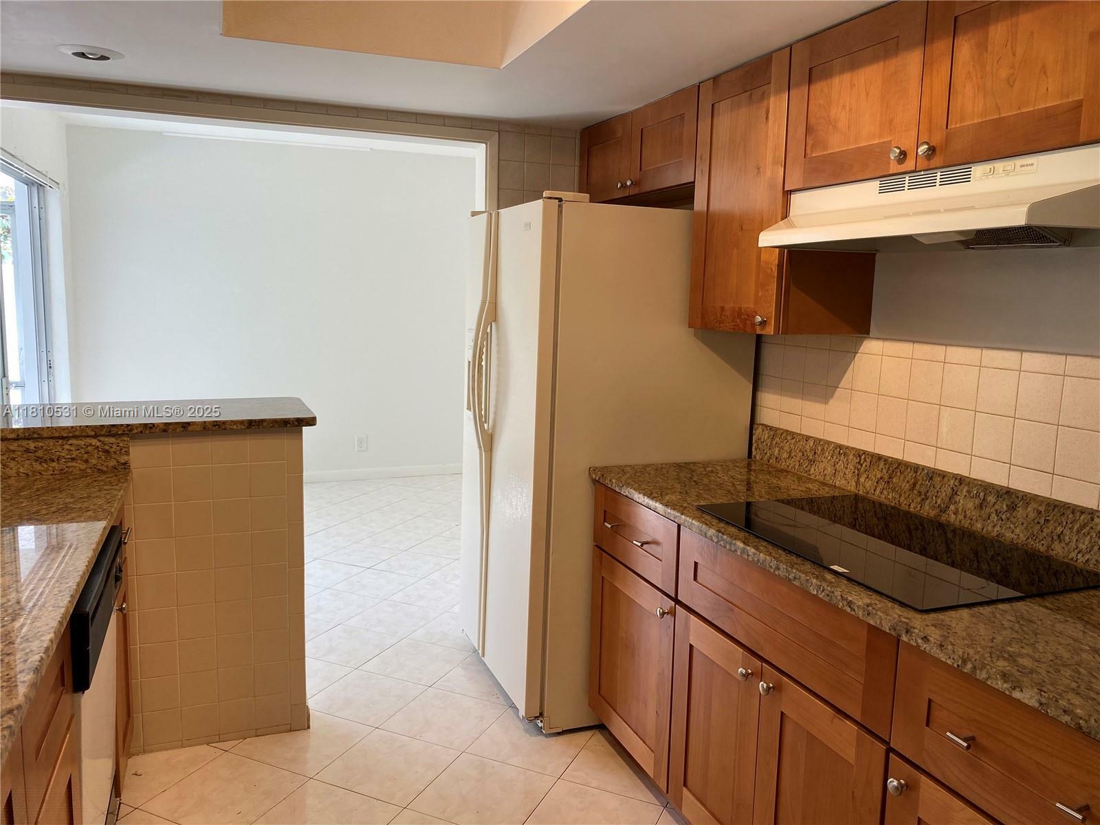 Property Photo: 928 W Camino Real 0 FL 33486