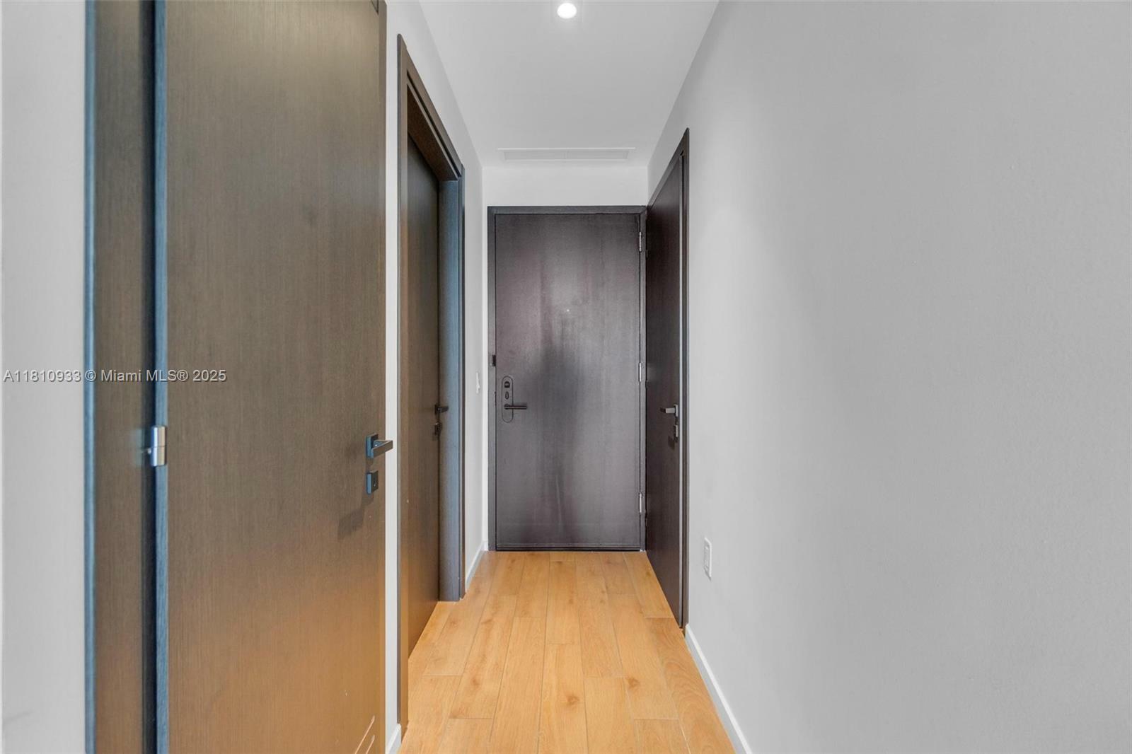 Property Photo: 398 NE 5th St 3803 FL 33132