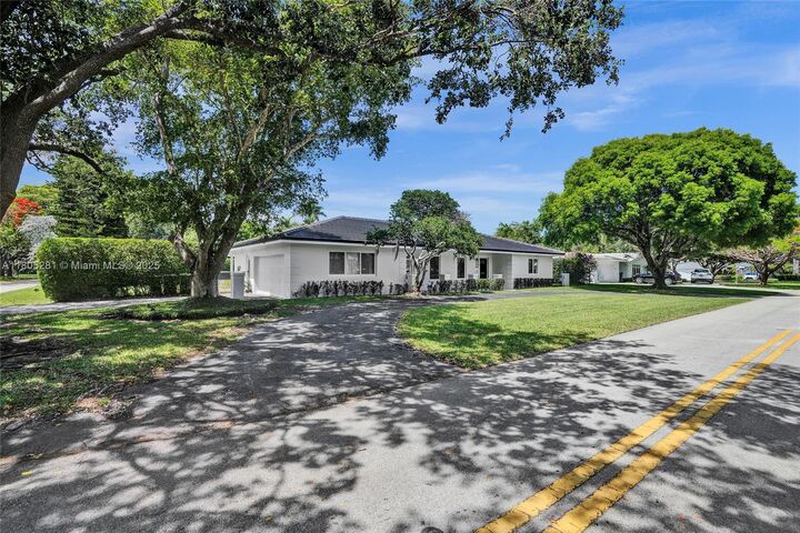 7941 SW 143rd St  Palmetto Bay FL 33158 photo