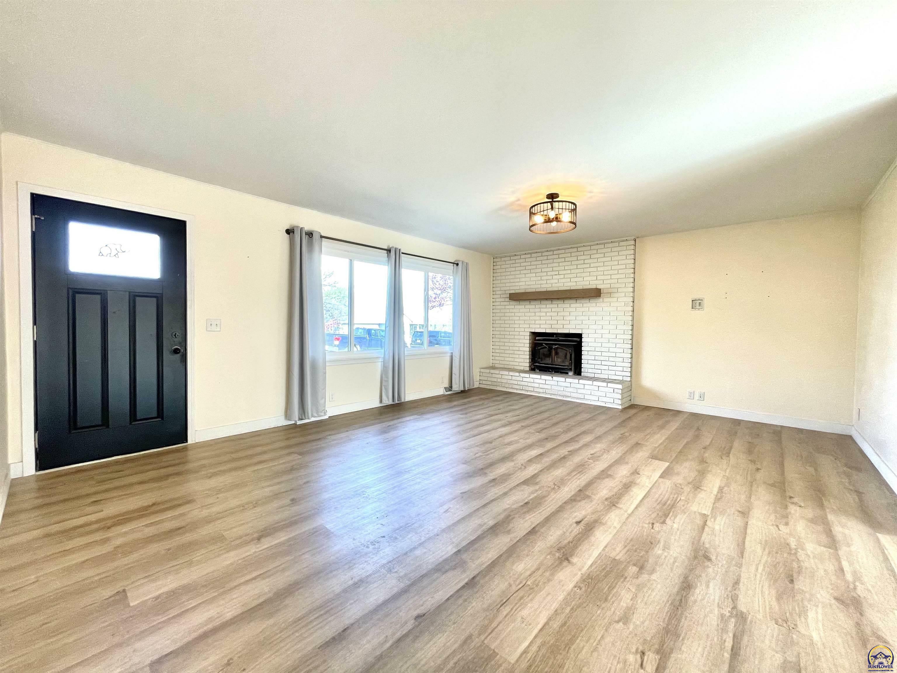 Property Photo: 524 Sioux Dr KS 66070
