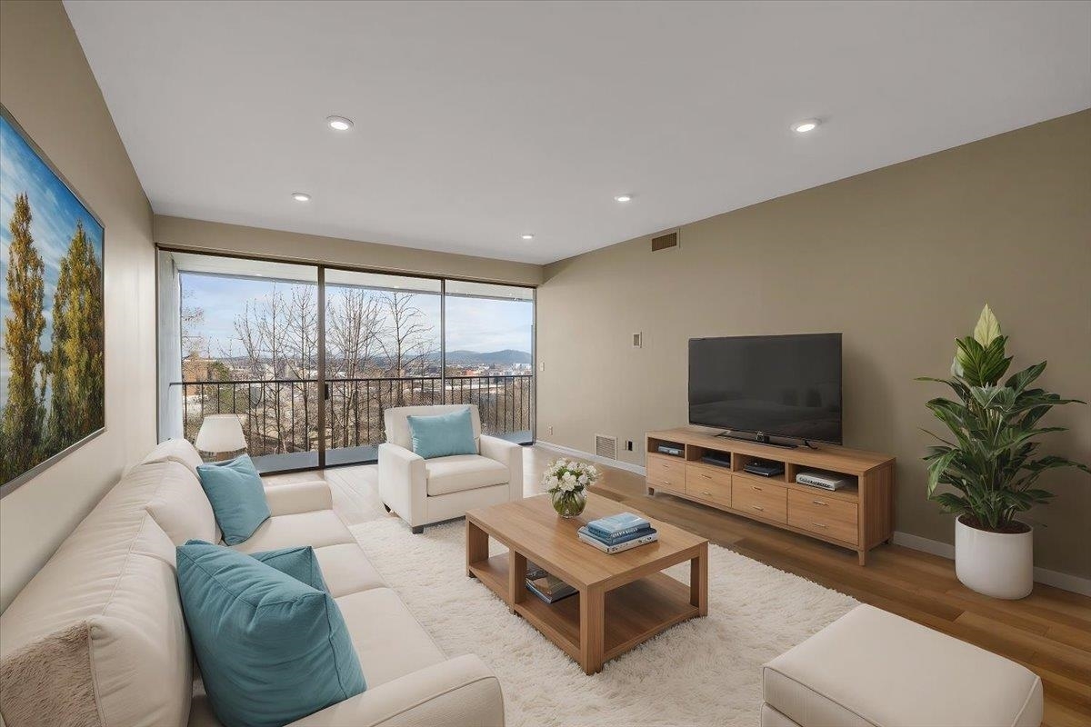 Property Photo: 700 W 7th Ave #206 WA 99204