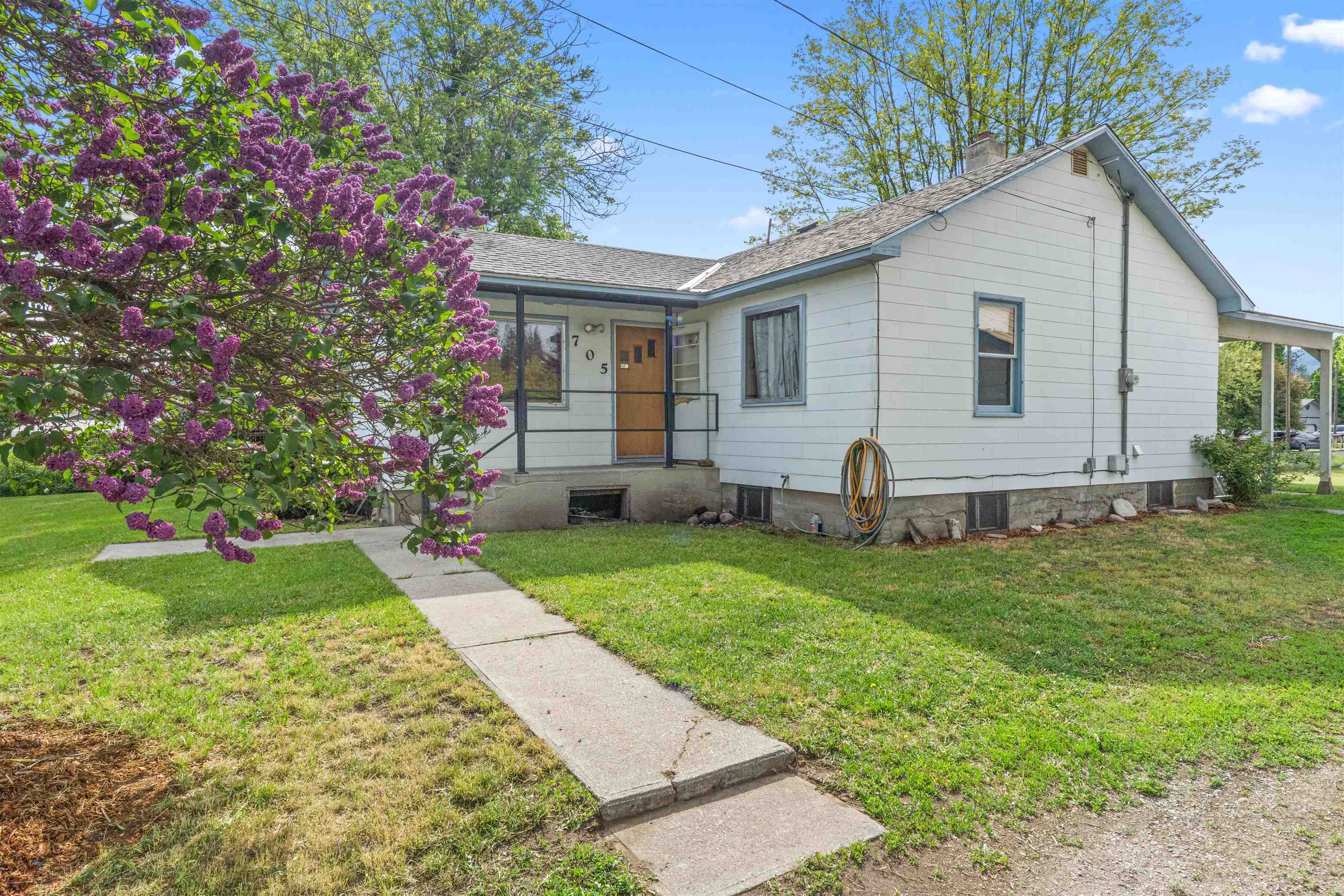 Property Photo: 705 Old Kettle Rd WA 99114