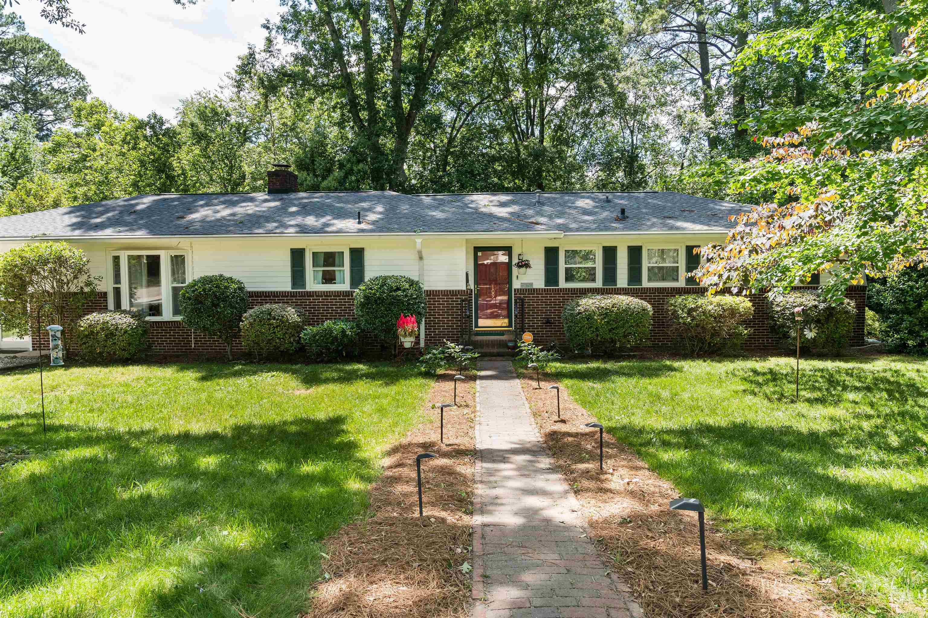 Property Photo:  109 Kent Place  SC 29307 