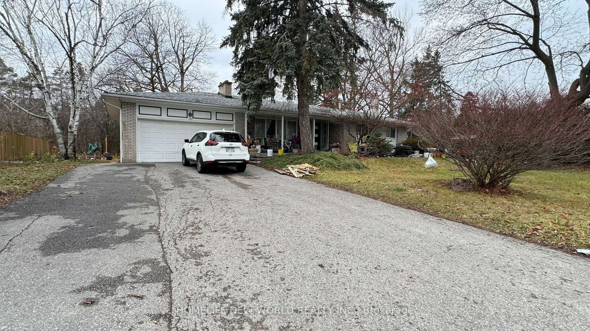 Property Photo: 186 Henderson Avenue ON L3T 2L5
