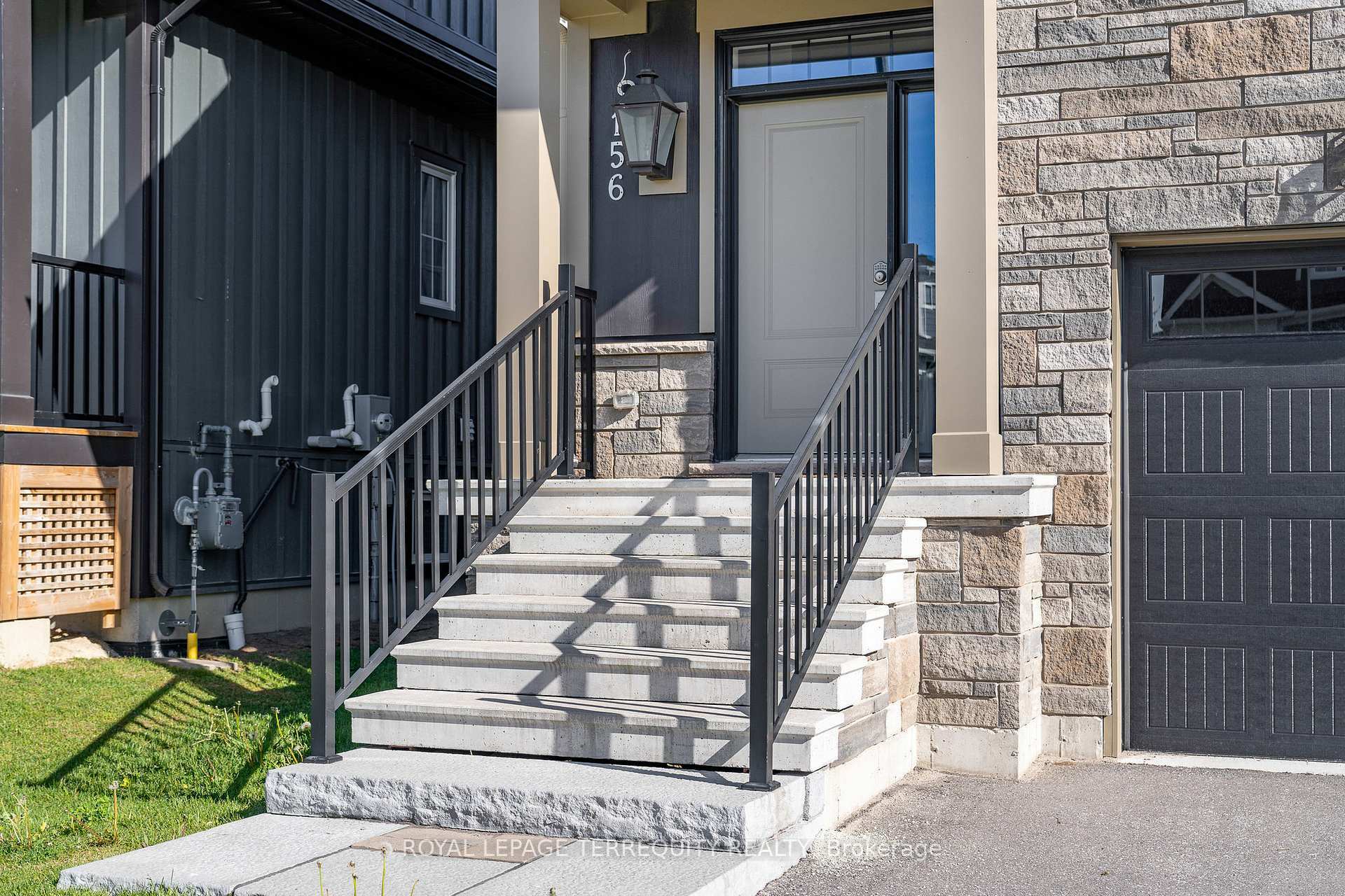 Property Photo: 156 Sycamore Street ON L9Y 4E4