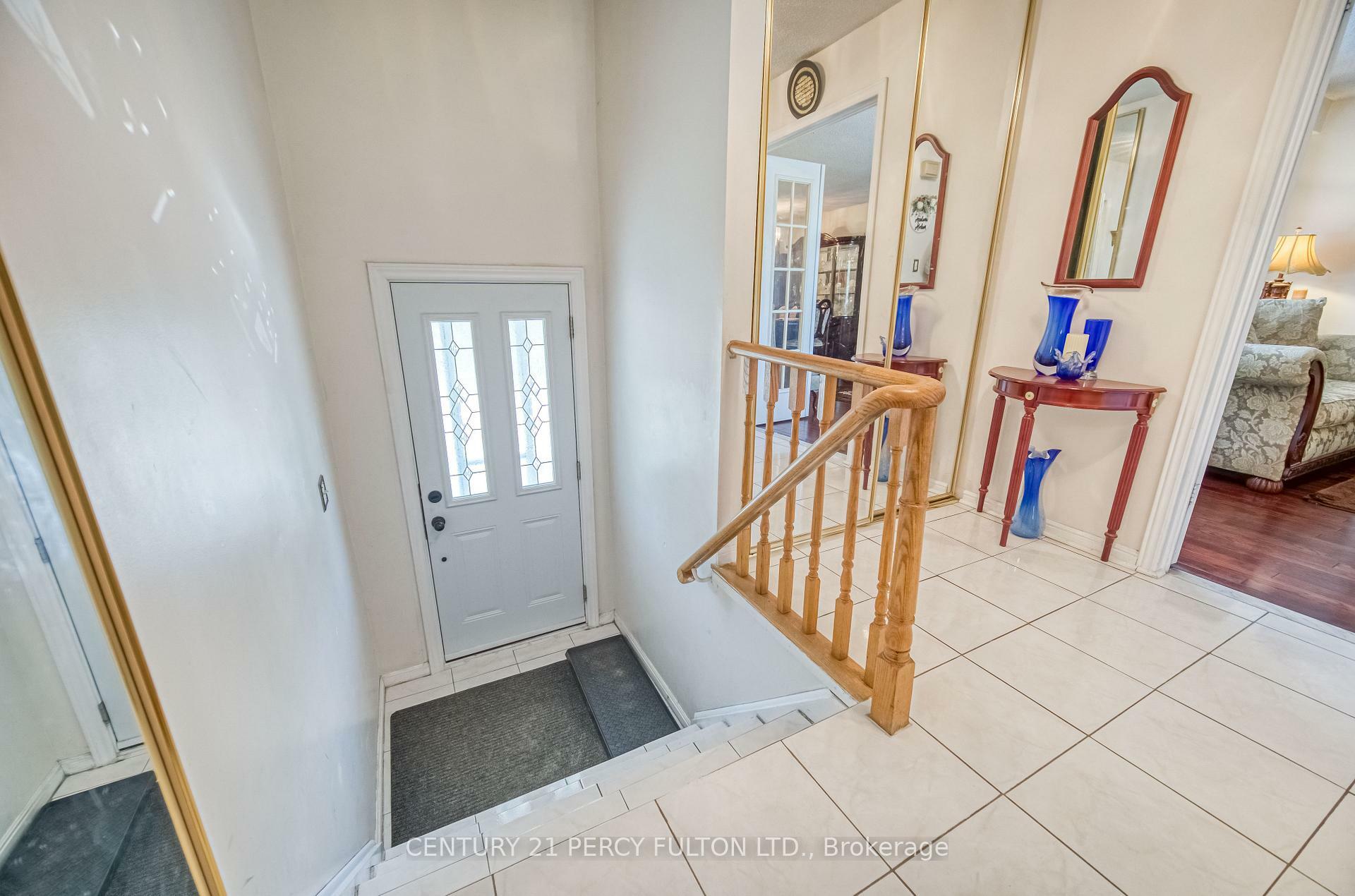 Photo de la propriété: 120 Granada Crescent ON M1B 2H5
