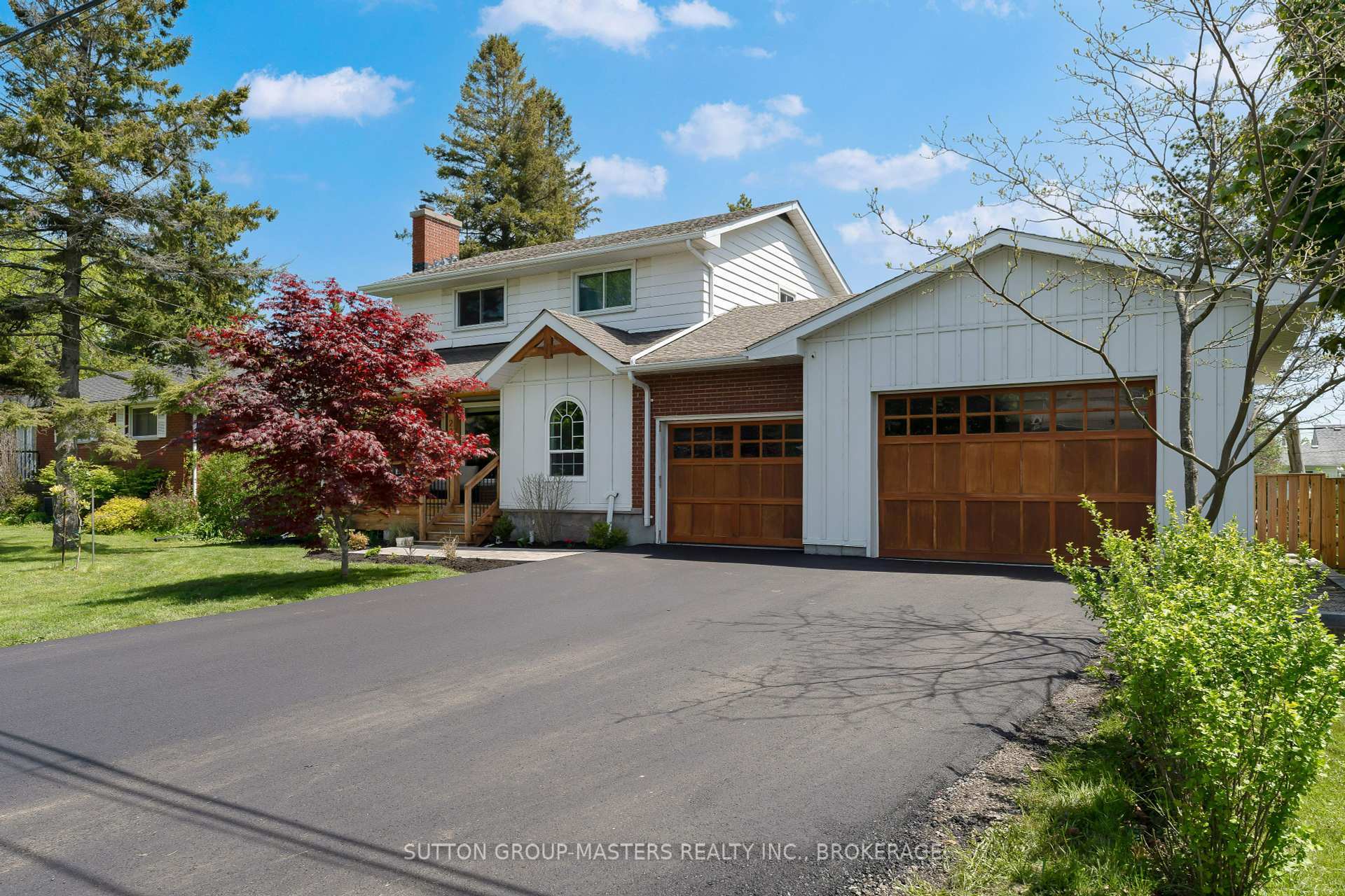 Property Photo: 22 Montgomery Boulevard ON K7M 3N6