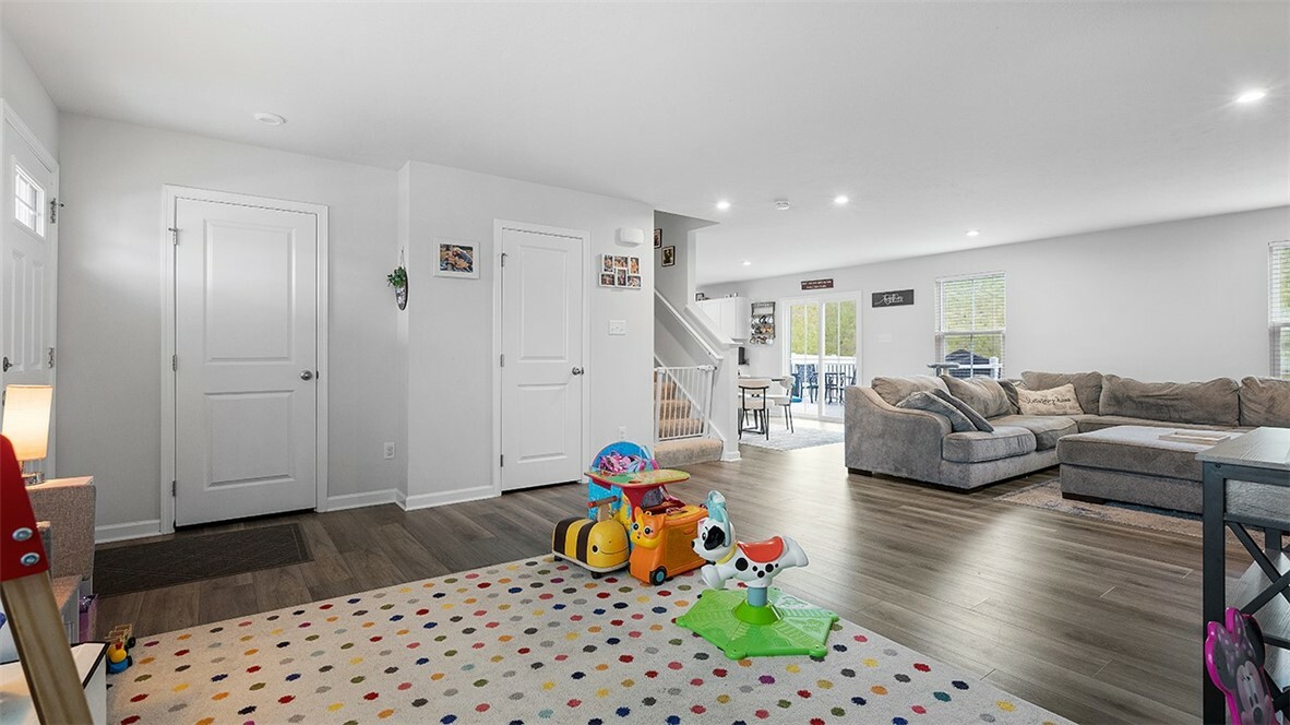 Property Photo: 420 Fosse Ct PA 16037