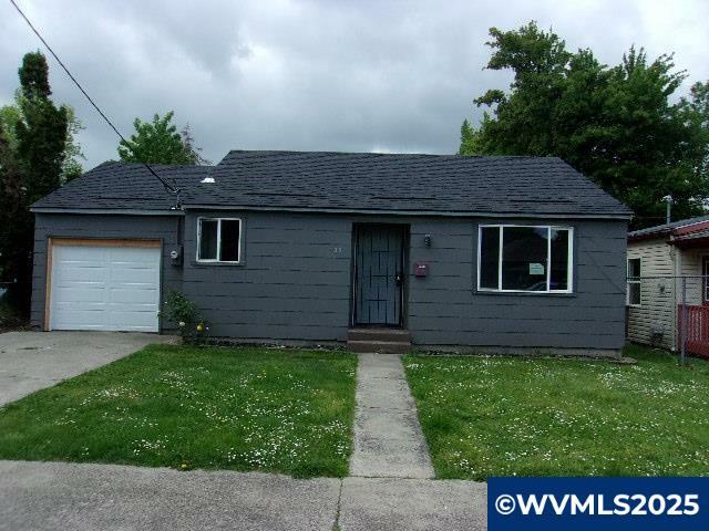Property Photo:  135 23rd St NE  OR 97301 