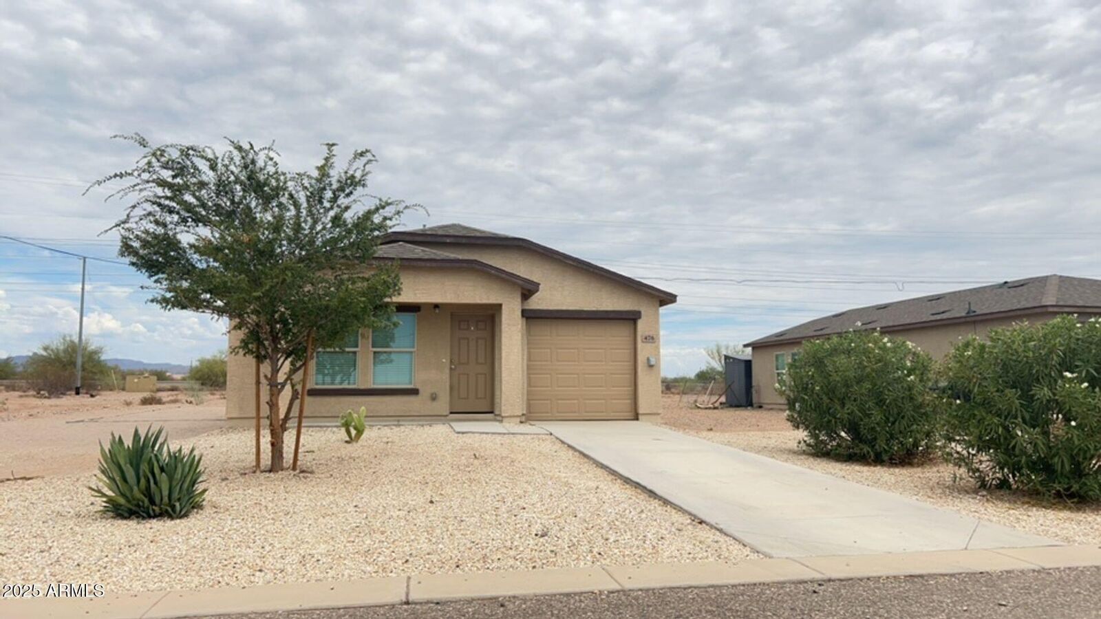 Property Photo: 476 W Reizen Drive AZ 85342