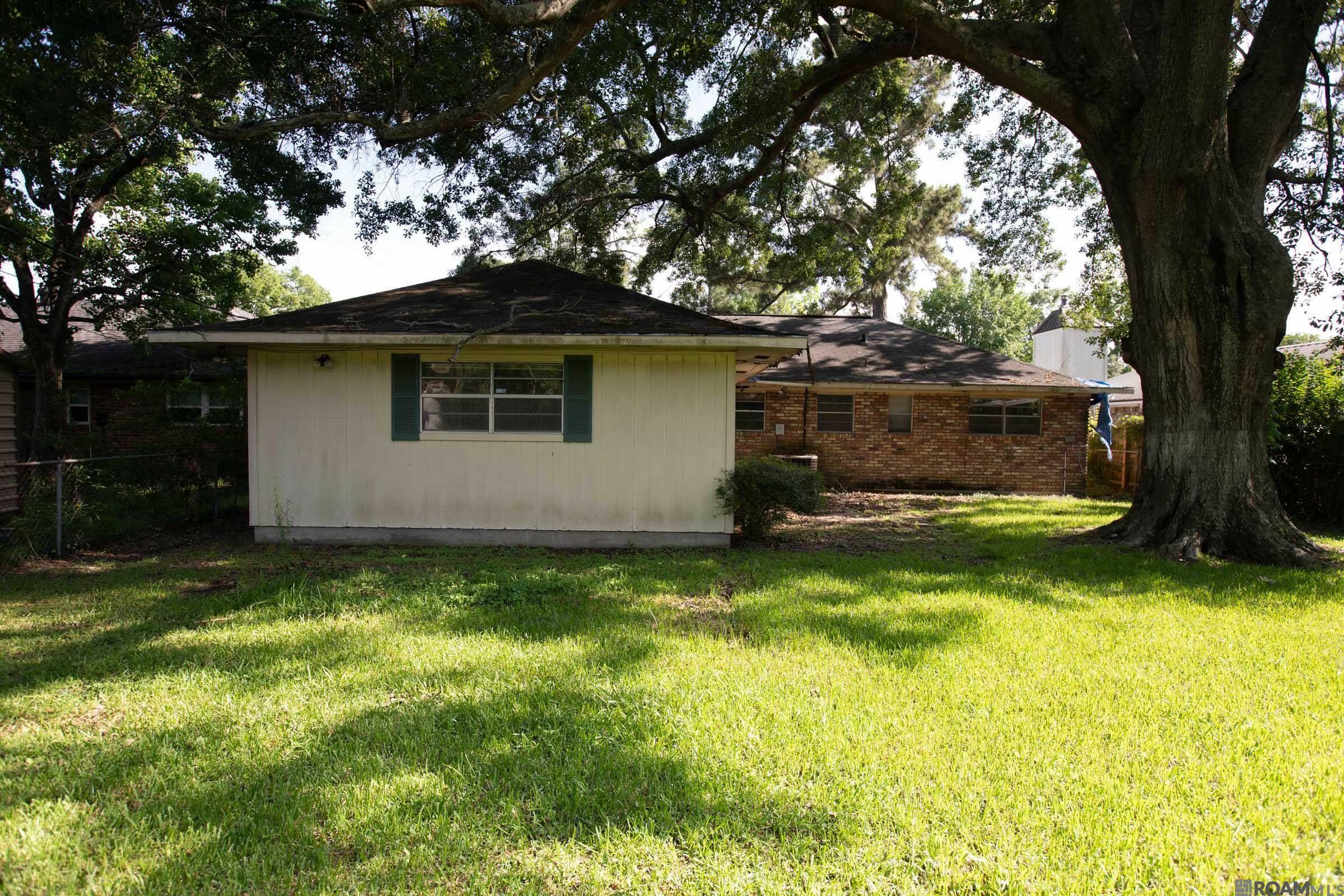 Property Photo: 11555 E Black Oak Dr LA 70815