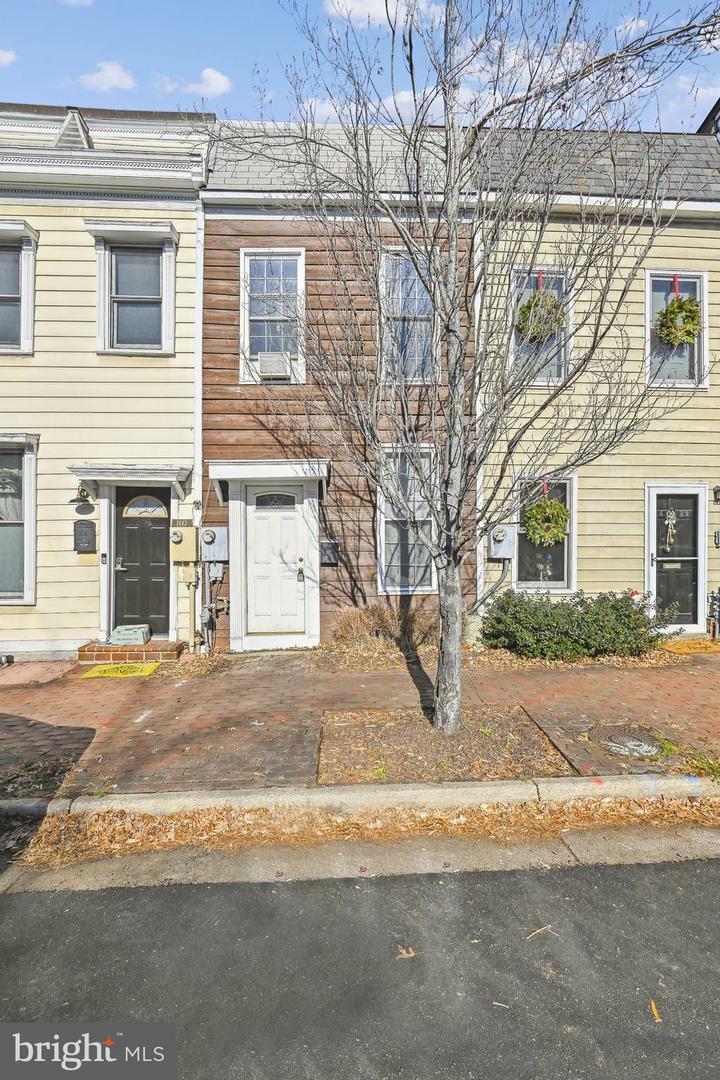 Property Photo: 1441 Duke Street VA 22314