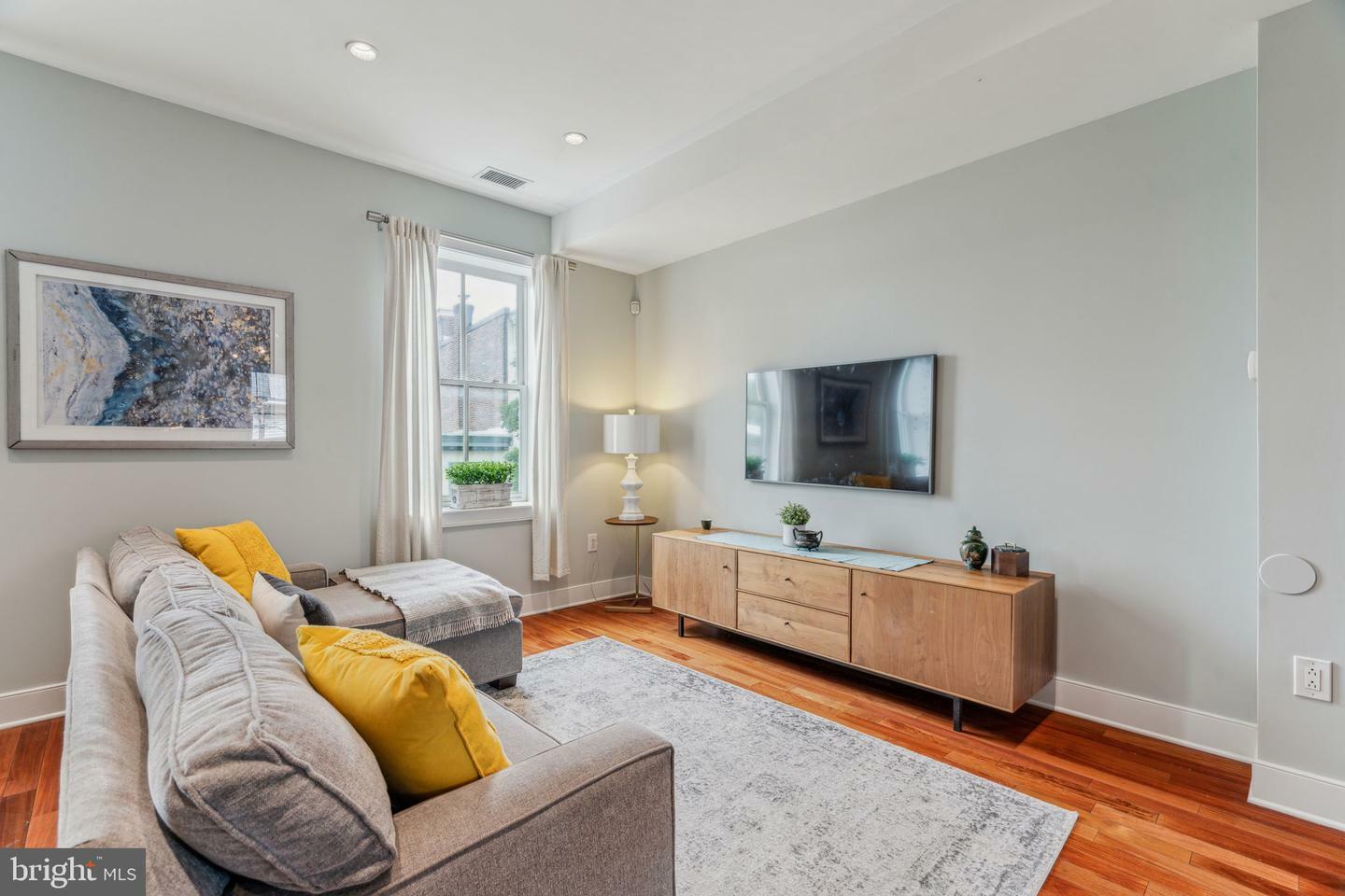 Property Photo: 2031 Pine Street 301 PA 19103