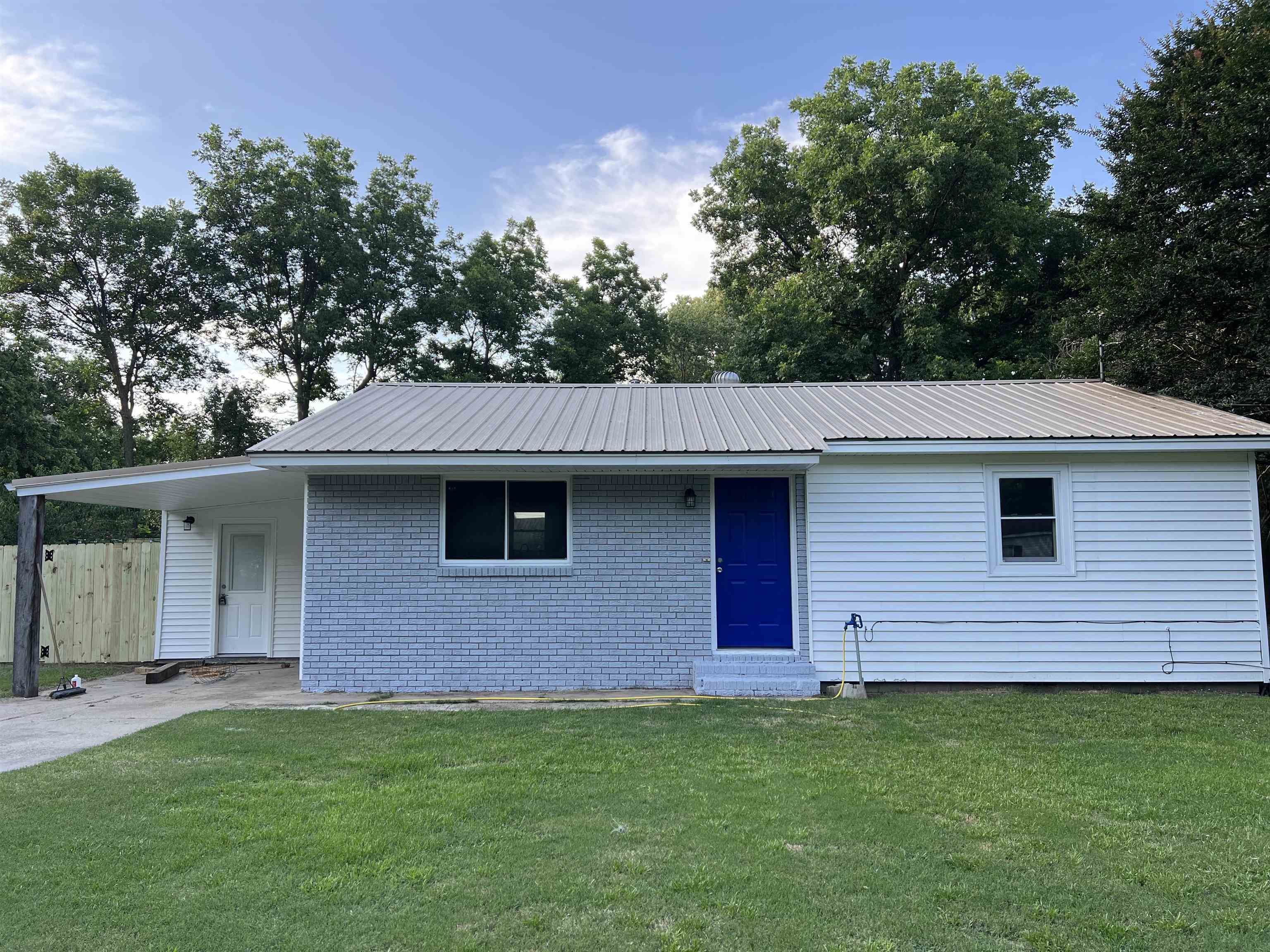 Property Photo:  812 E Springer Street  AR 72442 