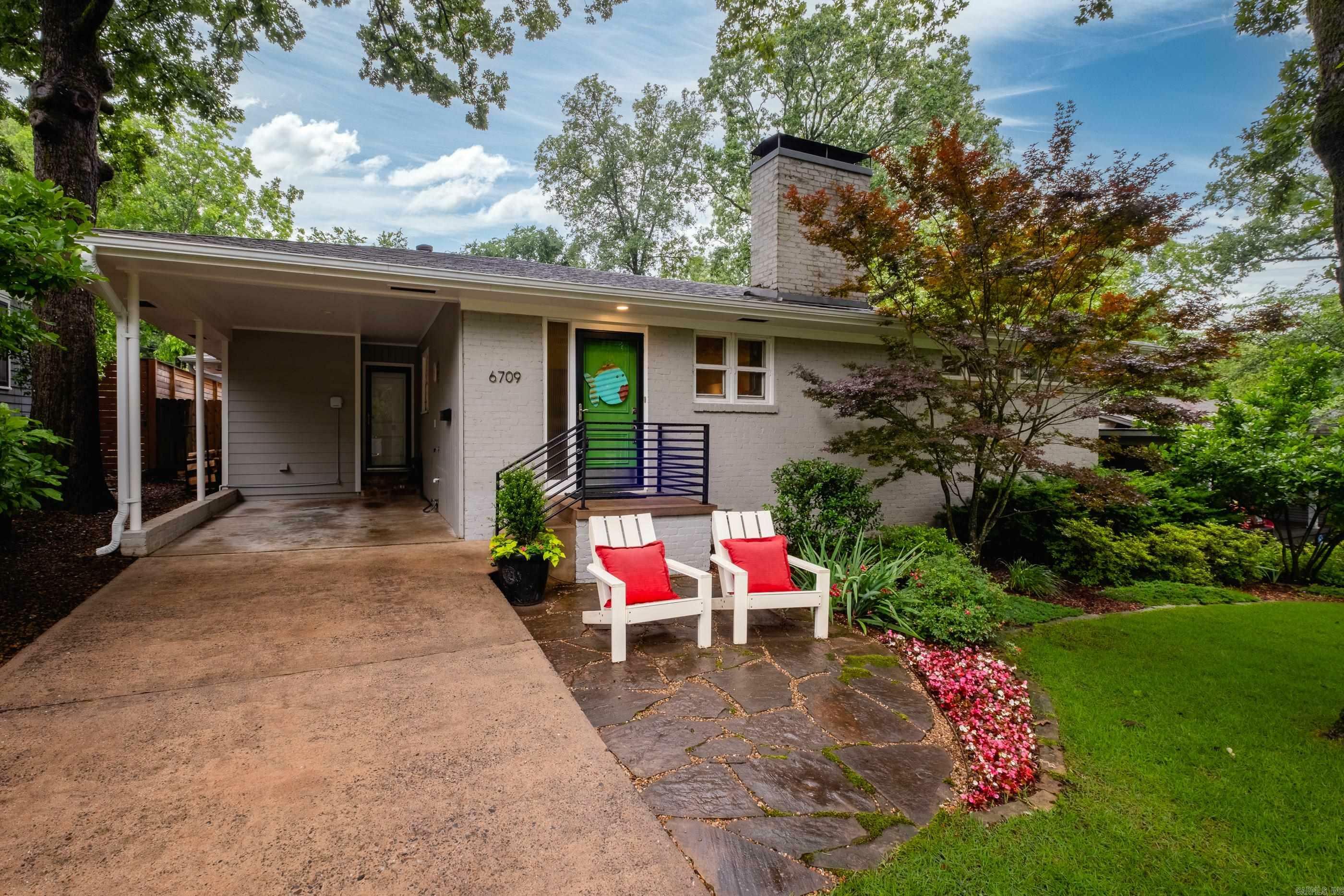 Property Photo: 6709 Waverly Drive AR 72207