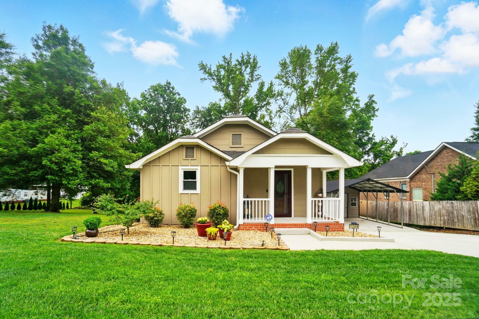 Property Photo: 1209 Rainbow Drive NC 28081