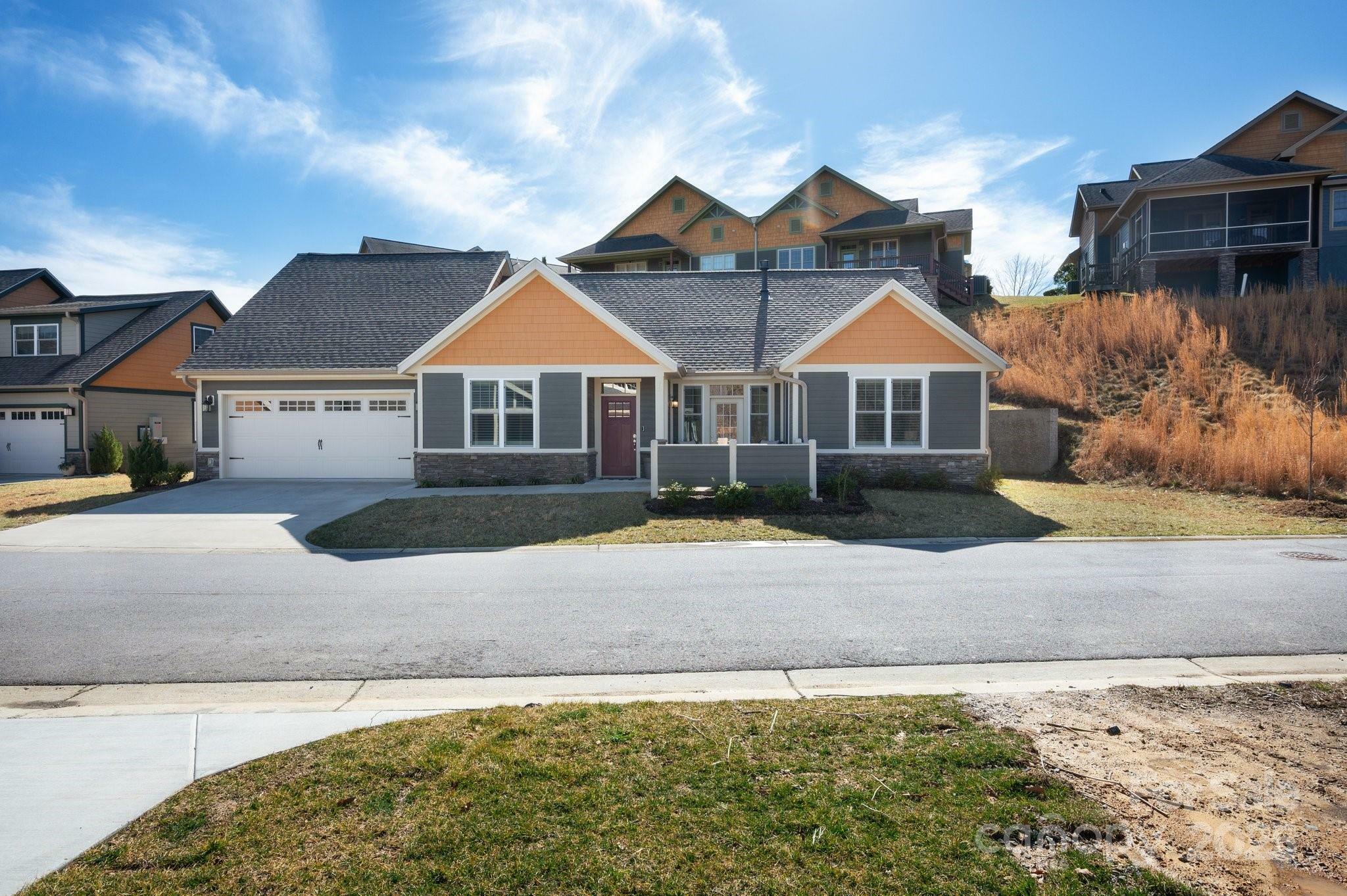 Property Photo: 76 Creekside View Drive NC 28804