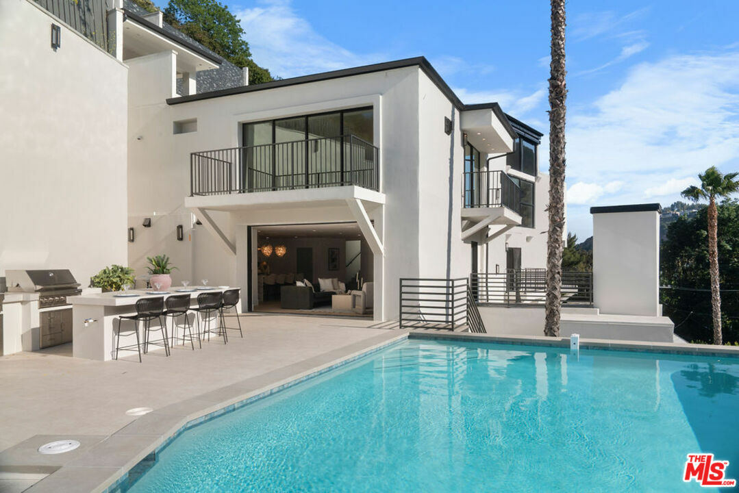Property Photo:  2256 Nichols Canyon Rd  CA 90046 