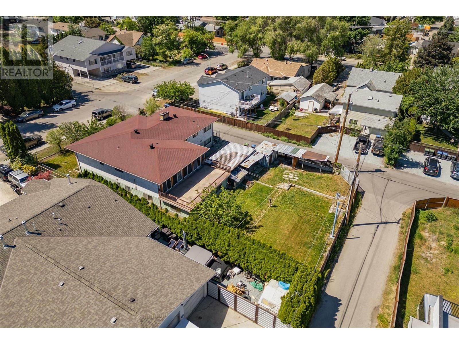 Photo de la propriété:  734 Francis Avenue  BC V1Y 5G5 