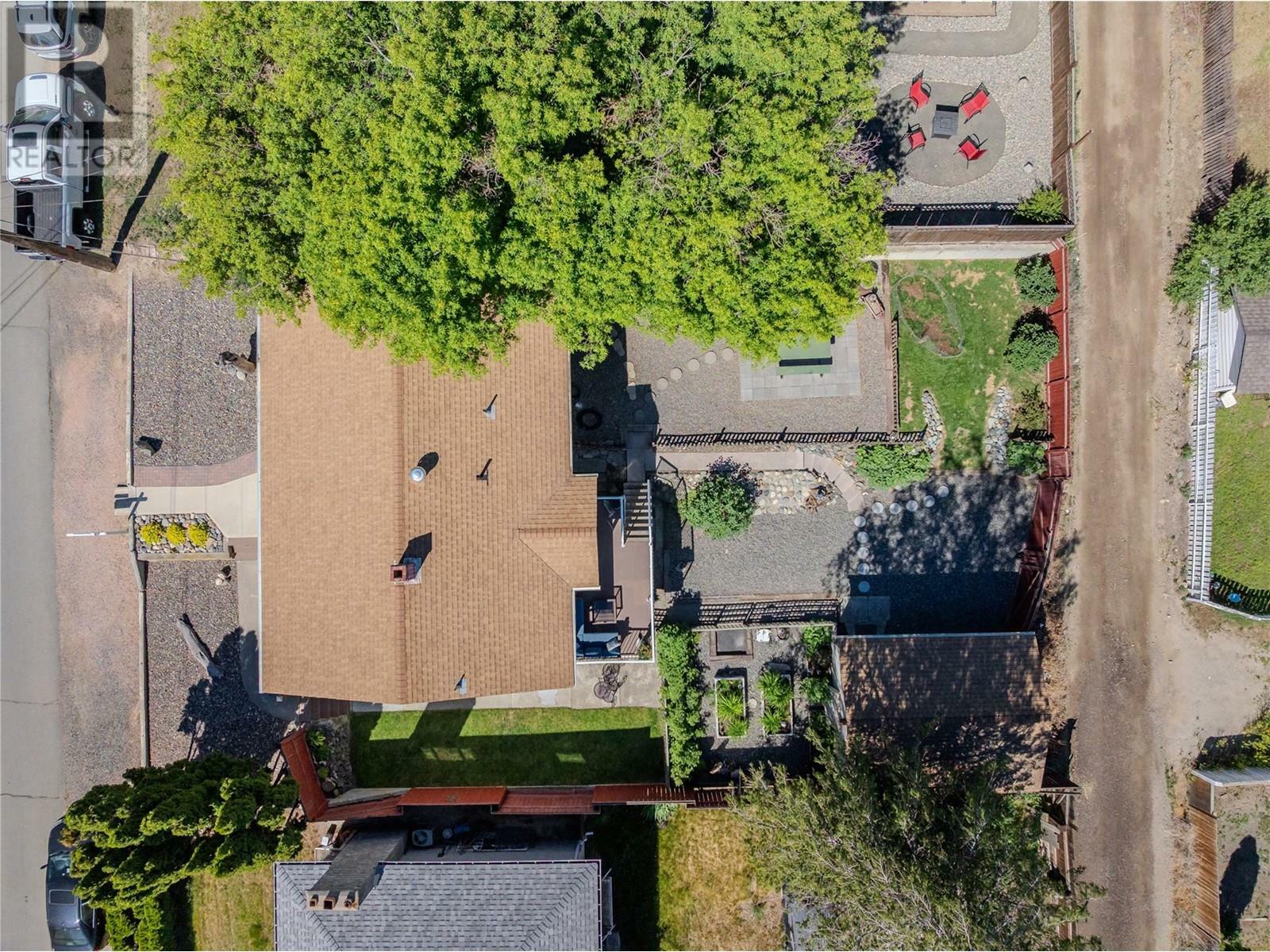 Property Photo: 233 Birch Avenue BC V2B 0B5