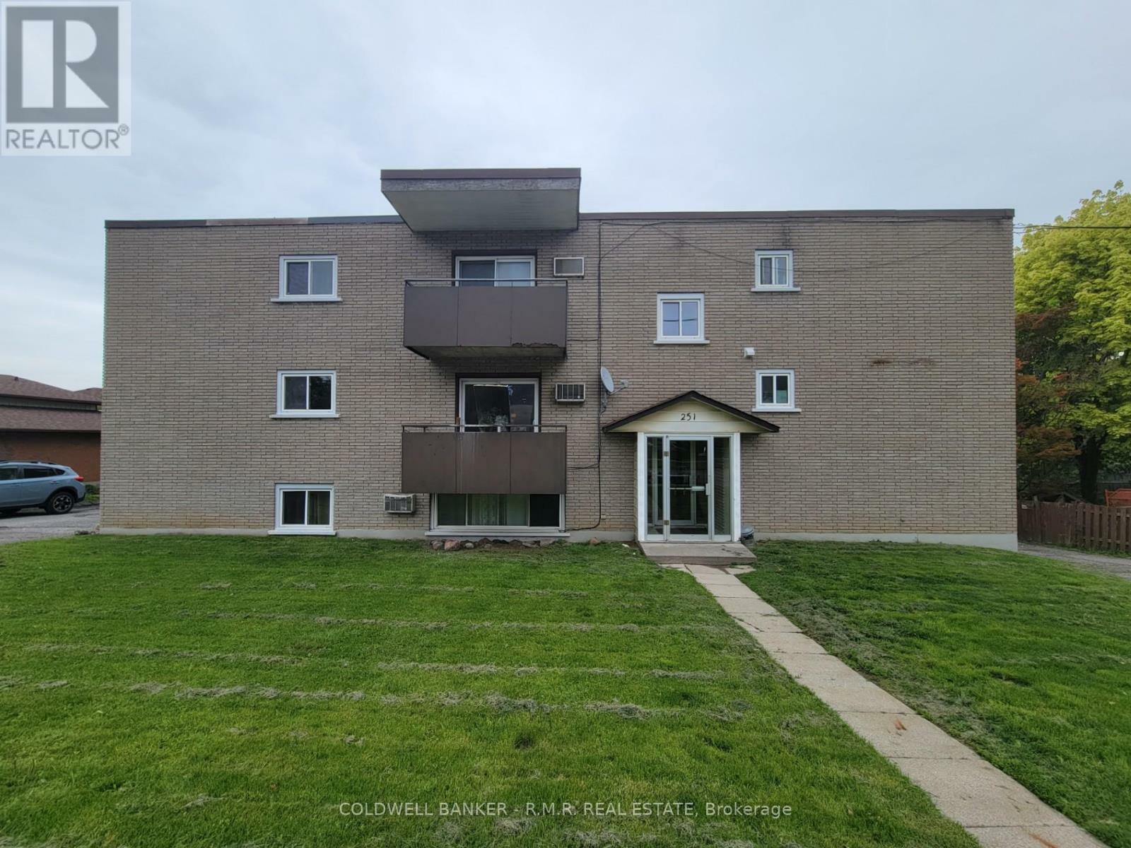 251 Liberty Street North 3  Clarington (Bowmanville) ON L1C 2M6 photo