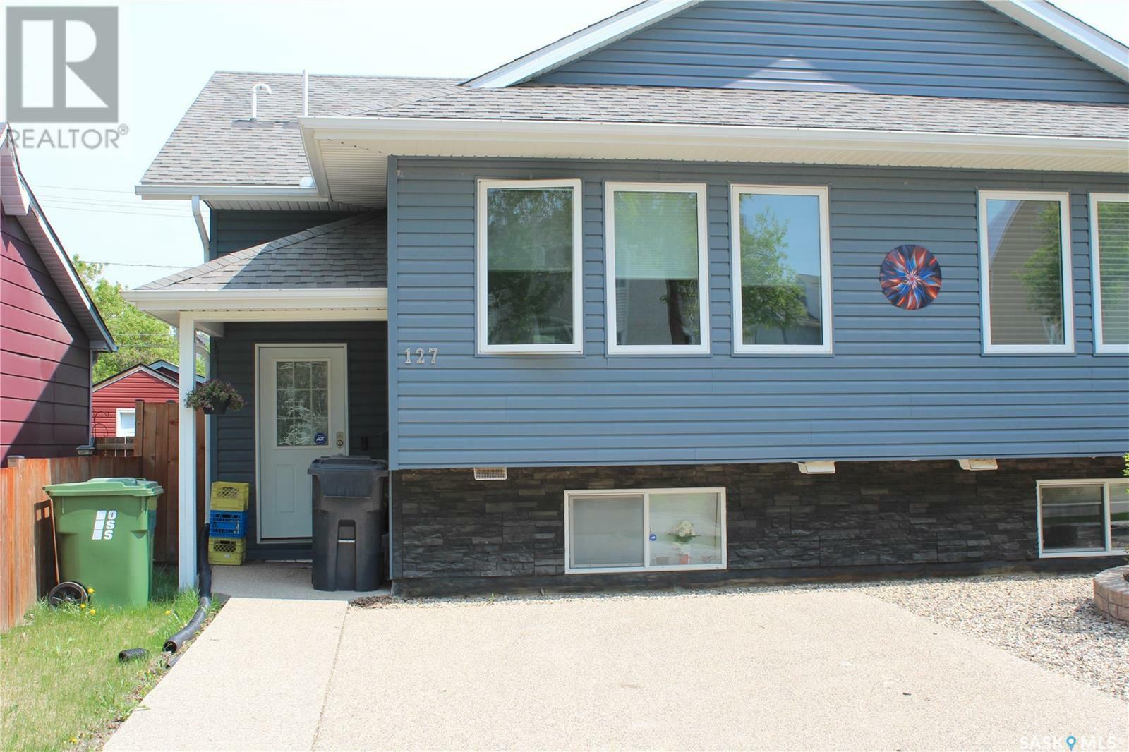 Property Photo: 127 5th Avenue N SK S3N 0Z3
