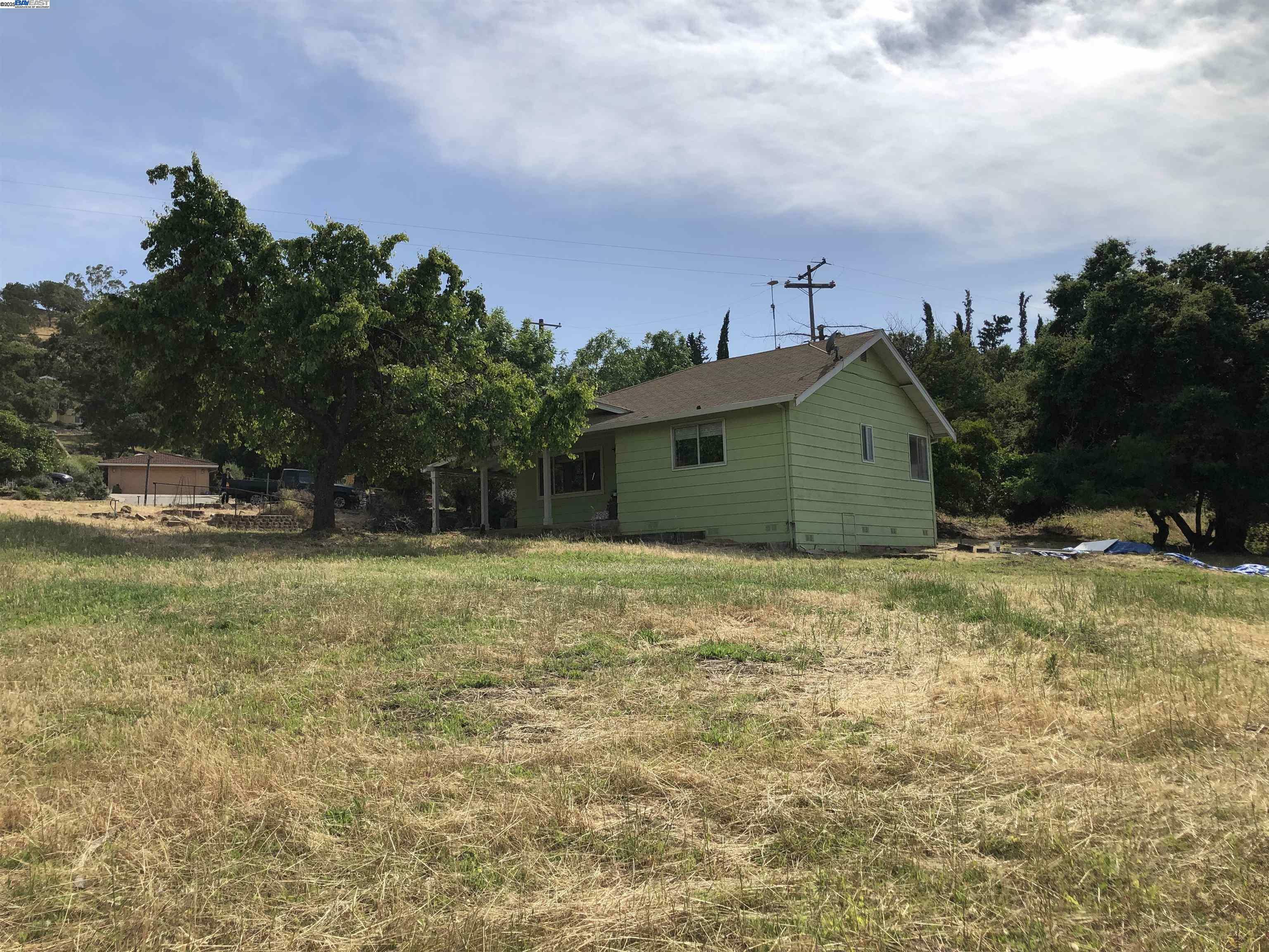 Property Photo: 419 Las Lomas Way CA 94598