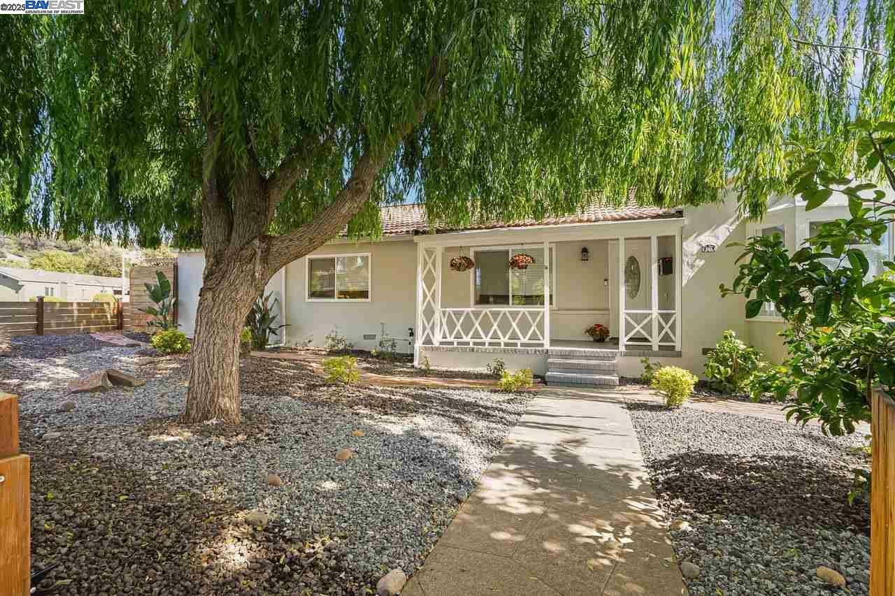 Property Photo: 955 Maud Ave CA 94577