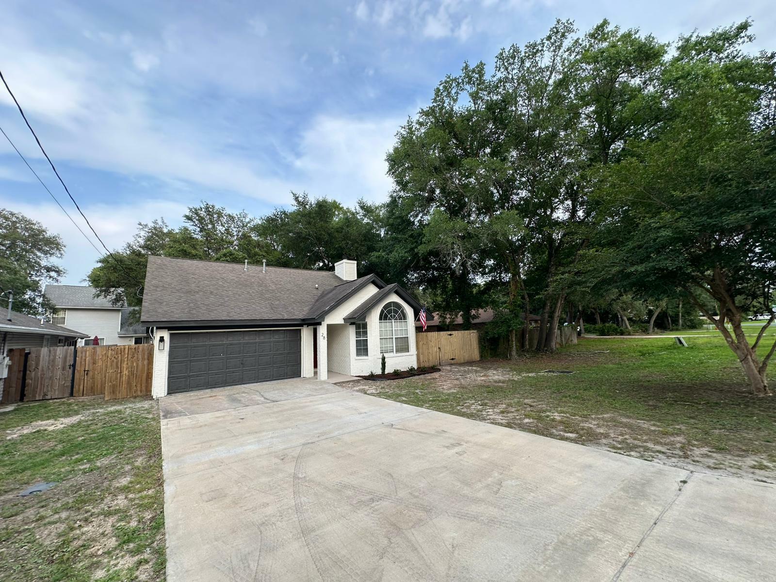 Property Photo: 28 6th Street FL 32579