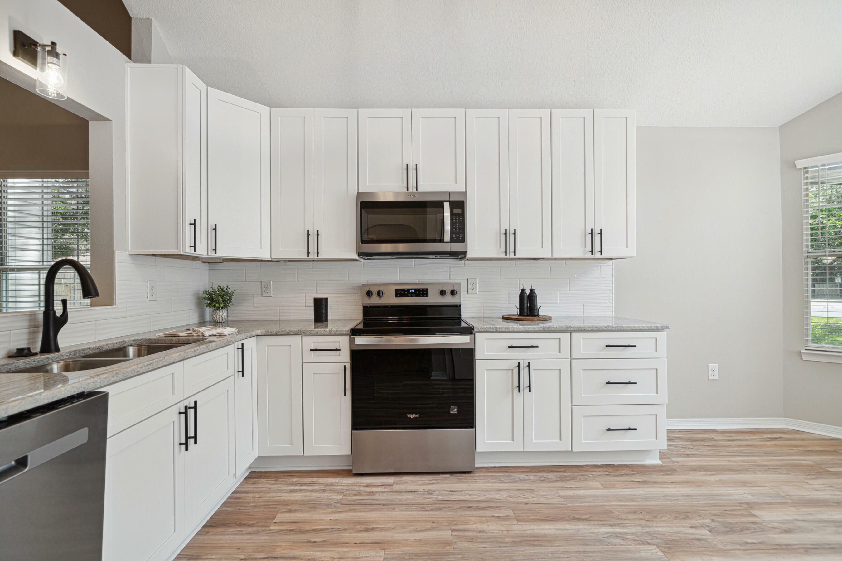 Property Photo: 28 6th Street FL 32579