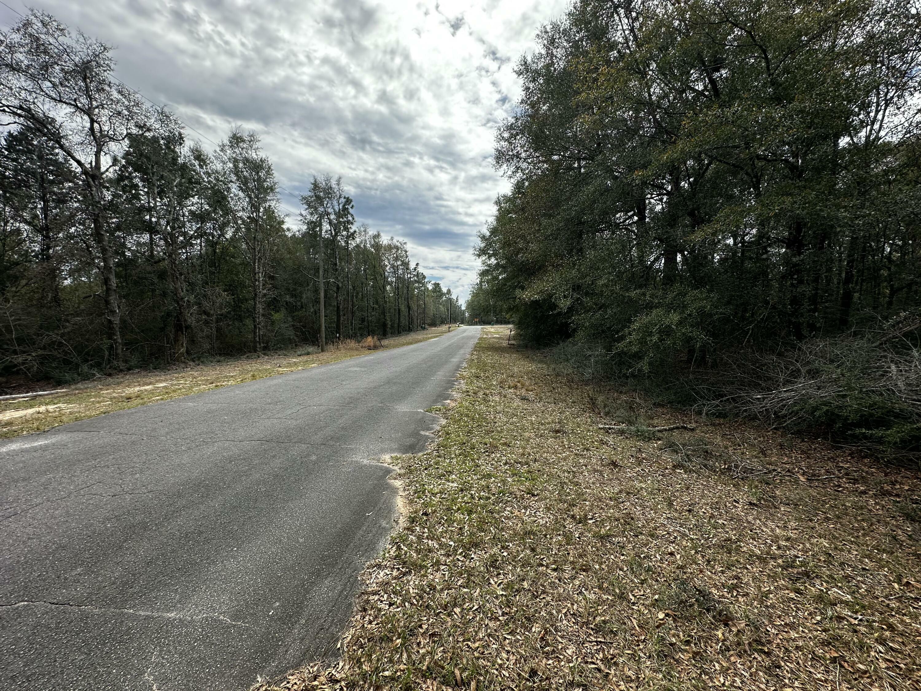 Property Photo: 5 Lots Pineforest/Woodcliff/Oakcrest FL 32539