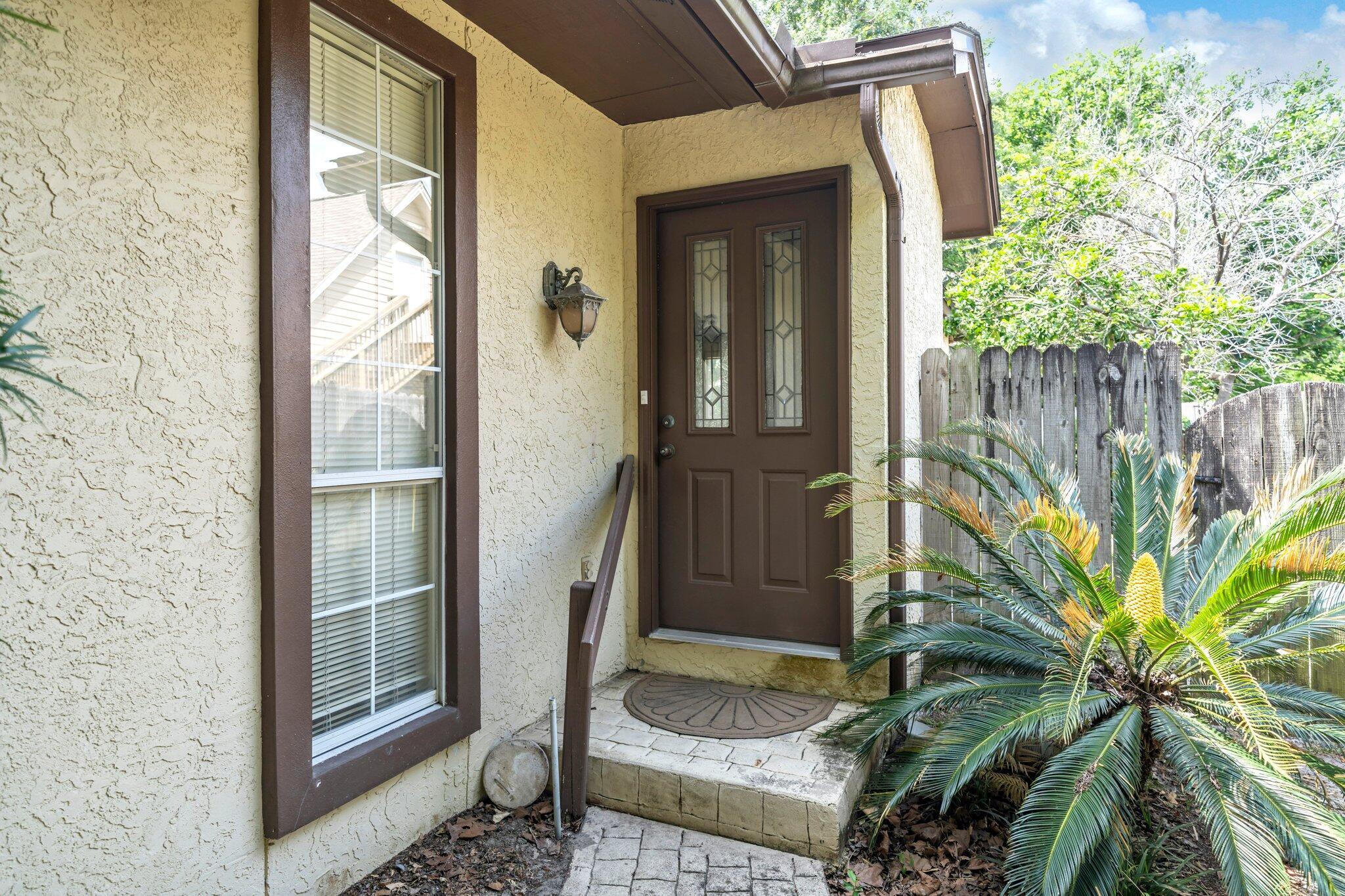Property Photo: 44 Rue De Fecamp FL 32541