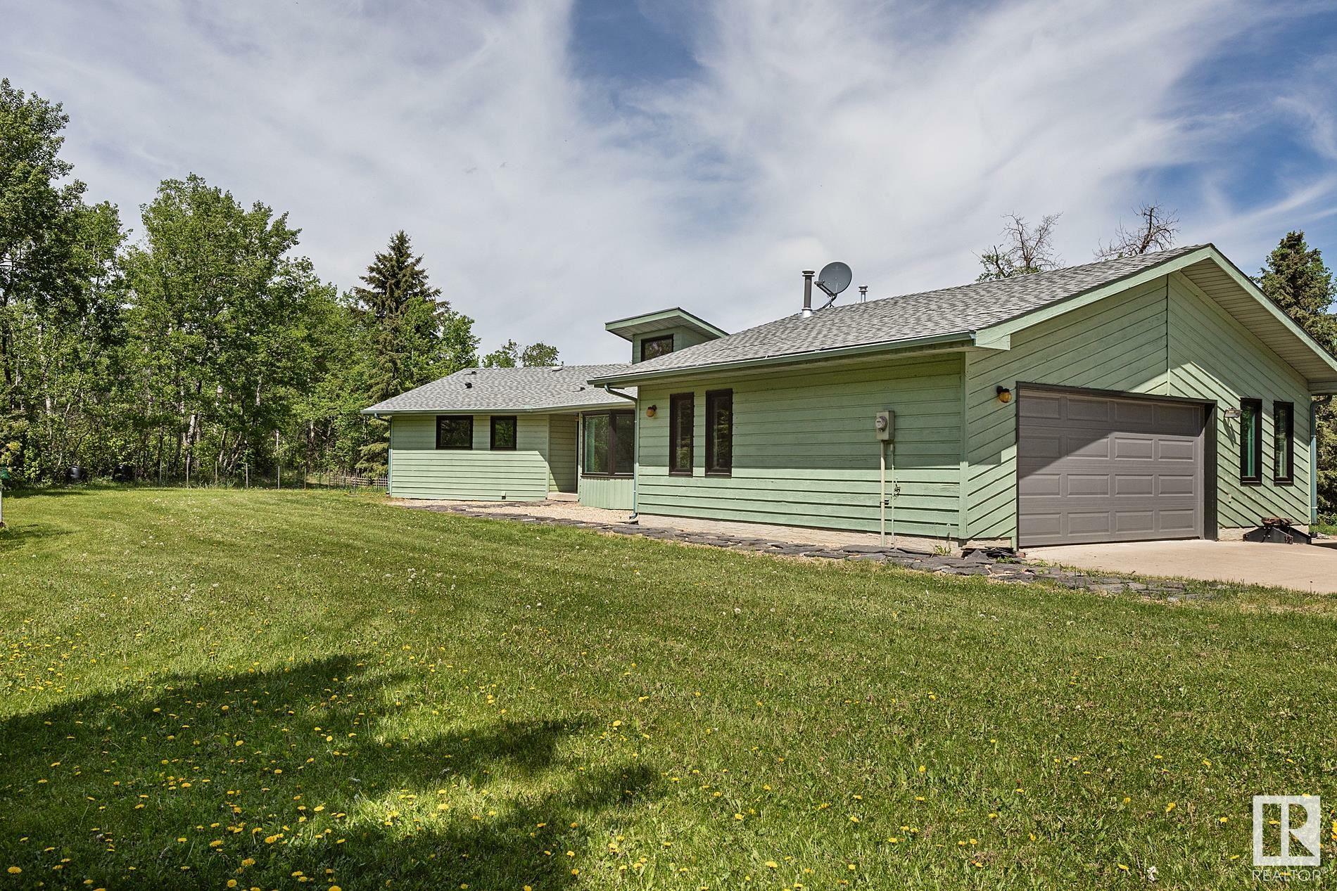Property Photo: 22430 Twp Rd 520 38 AB T8C 1E6