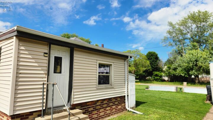 Property Photo:  1608 Pierce  OH 44870 