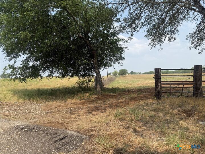 1404 US Highway 87  Stockdale TX 78160 photo