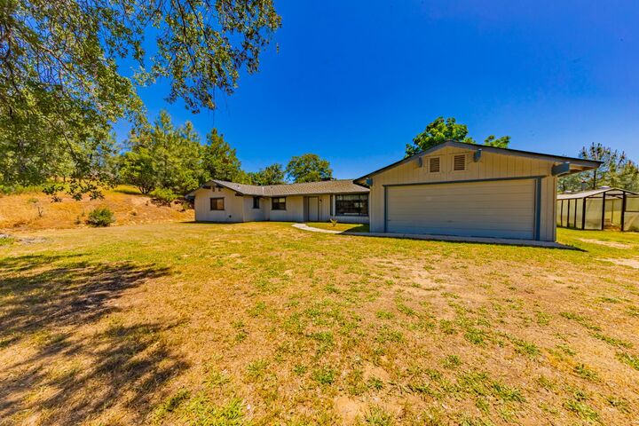 Property Photo:  47457 Road 620  CA 93644 