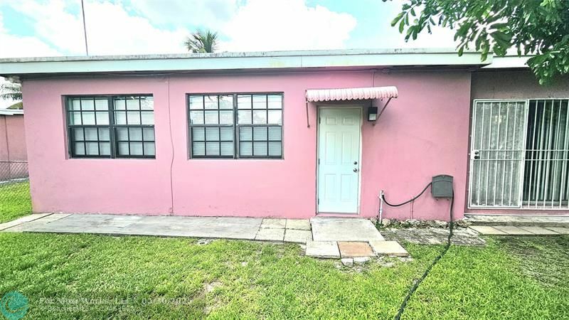 Property Photo: 1011 NW 180th Ter FL 33169