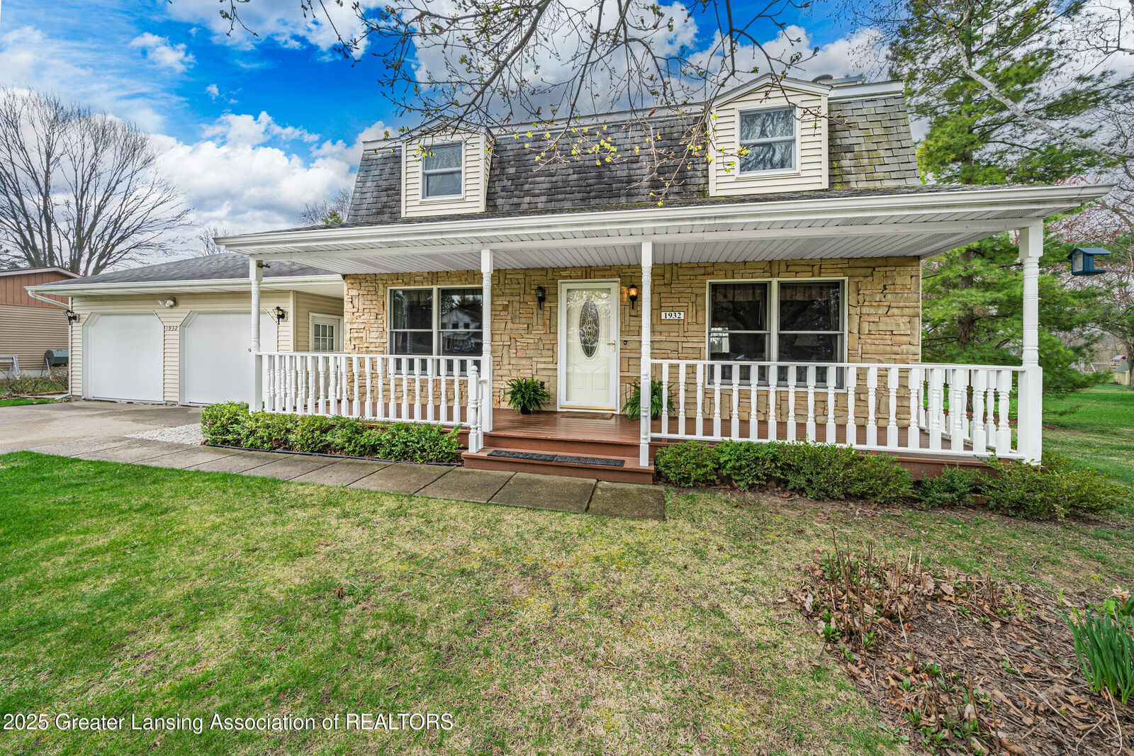 Property Photo: 1932 Maple Shade Drive MI 48895