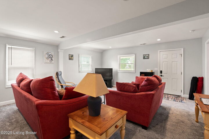 Property Photo:  1641 Taylor Ave  KY 40213 