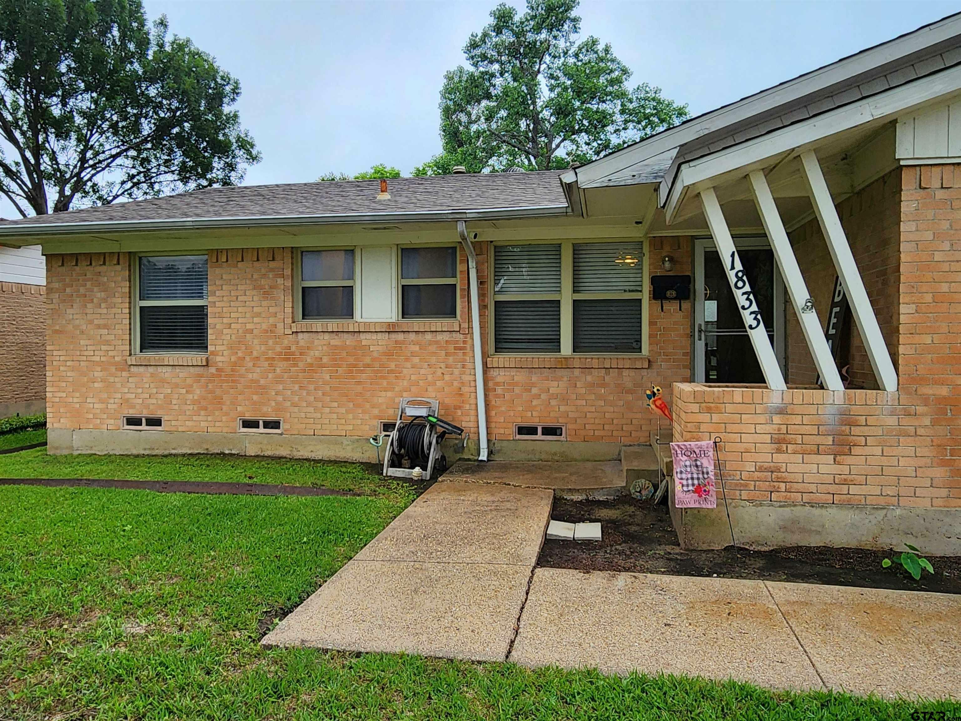 Property Photo: 1833 South Parkway TX 75149